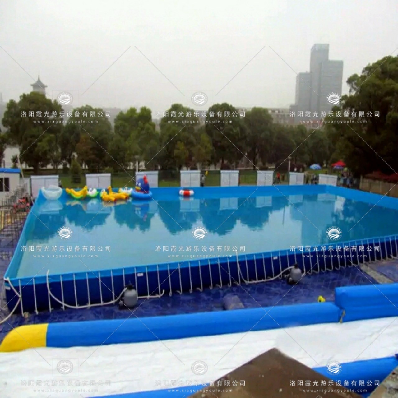 台前大型支架游泳池